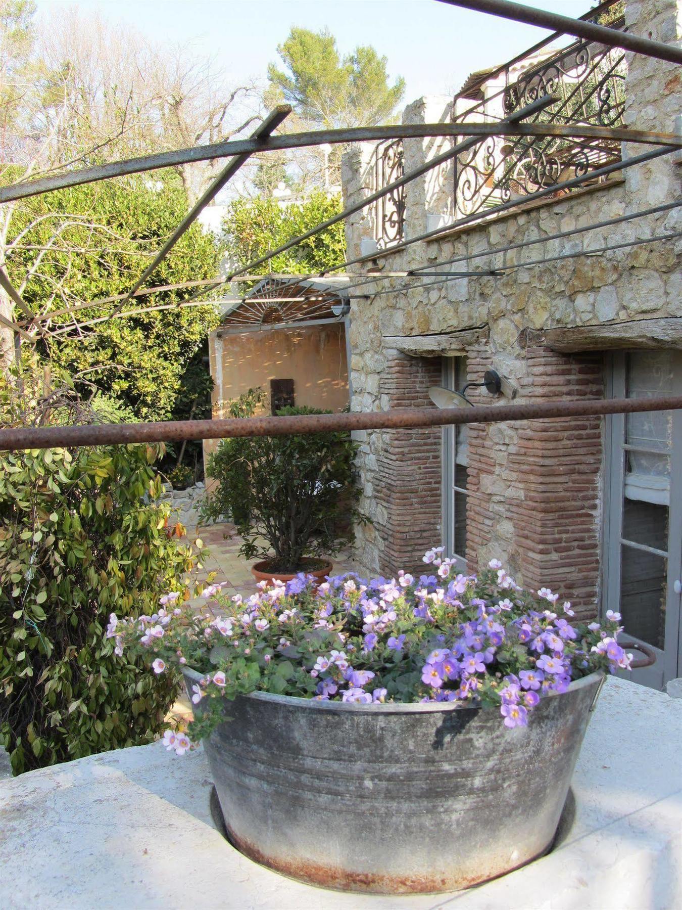 Les Rosees Bed & Breakfast Mougins Exterior photo